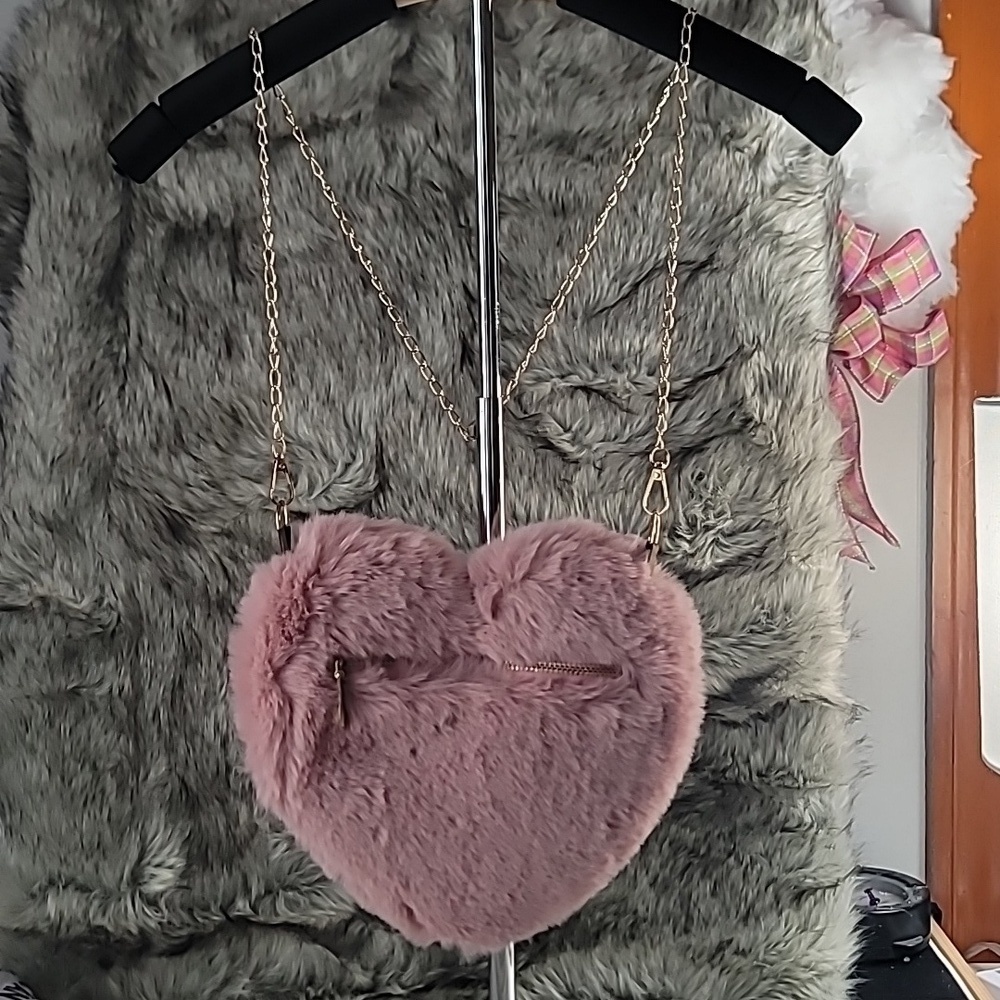 NWOT Fluffy Faux Fur Heart Shaped Crossbody Bag Pink Plush Shoulder Purse Y2K